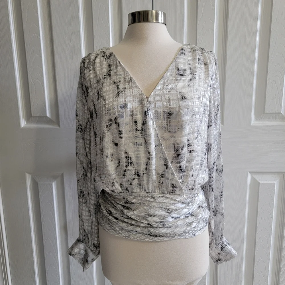 White House Black Market White and Gray Blouse - Picture 3 of 6